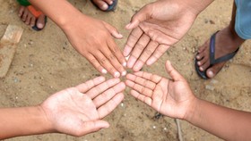 Arti Hompimpa Alaium Gambreng dalam Permainan Anak-Anak