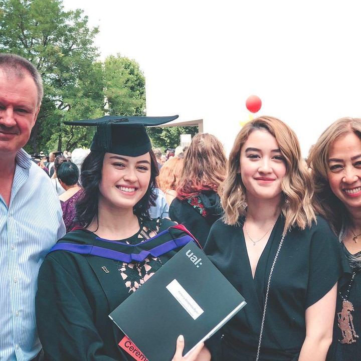 <p>Berparas bule, Kimberly dan Natasha memang memiliki keturunan Eropa dari sang Ayah. Sementara itu, sang Bunda mewarisi darah Minangkabau. (Foto: Instagram @kimbrlyryder @natasharyder)</p>