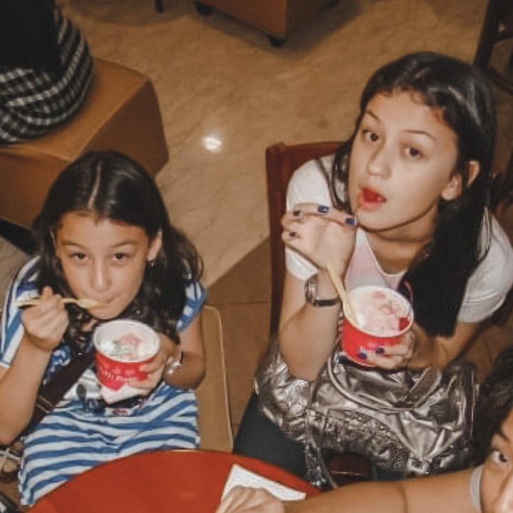 <p>Sejak kecil, Kimberly dan Natasha menjalin hubungan erat meski terpaut usia cukup jauh. Kimberly lahir pada 1993 dan berusia enam tahun lebih tua dari Natasha. (Foto: Instagram @kimbrlyryder @natasharyder)</p>