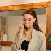 7 Tips Sederhana untuk Merawat Kulit Wajah Berjerawat