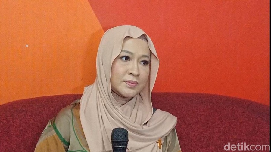 Okie Agustina saat ditemui di kawasan Transmedia.