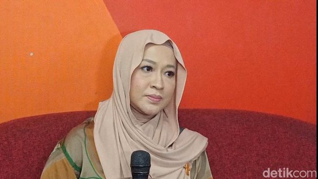 Sempat Melarang, Okie Agustina Sebut Putri Bungsu Kini Mulai Dekat dengan Pasha Ungu