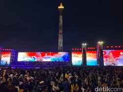Meriahnya HUT Bhayangkara di Monas, Masyarakat Tumpah Nyanyi Bareng