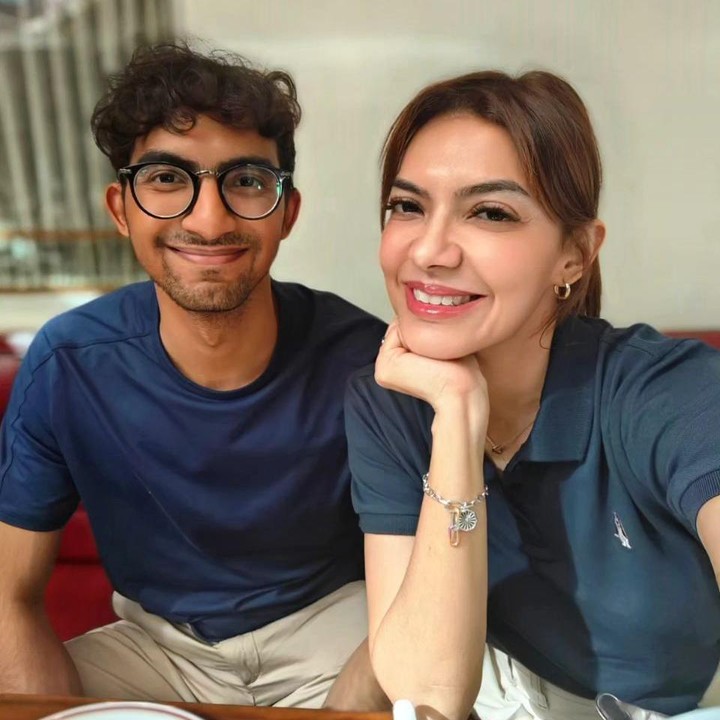 <p>Meski jarang mengunggah momen bersama sang putra, sosok Izzat terus menarik perhatian netizen, Bunda. Bukan tanpa alasan, kini Izzat sudah tumbuh dewasa dan genap berusia 23 tahun. (Foto: Instagram: @najwashihab)</p>