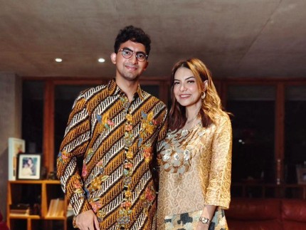 7 Potret Izzat Assegaf, Putra Najwa Shihab yang Kini Sudah Bisa Jadi Partner Kondangan Bareng Ibunda