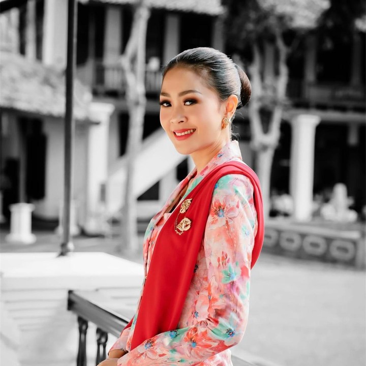 <p>Untuk Bunda ketahui, Pricillia Pullunggono dan Lukman Sardi memiliki jarak usia yang cukup jauh, lho. (Foto: Instagram @lialukman @lukmansrd)</p>