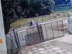 Rekaman CCTV Anggi Bonceng Herman Sebelum Dibunuh-Diperkosa