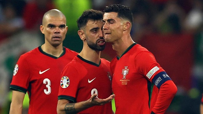 Penyerang veteran Timnas Portugal Cristiano Ronaldo menangis dalam pertandingan lawan Slovenia babak 16 besar Euro 2024, Selasa (2/7) dini hari WIB