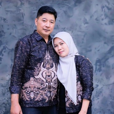 Ini Sosok Suami Sus Rini yang Lagi Umrah Bareng, Sempat Disebut Mirip Aktor