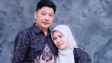 Ini Sosok Suami Sus Rini yang Lagi Umrah Bareng, Sempat Disebut Mirip Aktor
