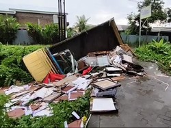 Truk Muat Bahan Bangunan Terbalik di Maros, 1 Orang Tewas Tertimpa Tegel