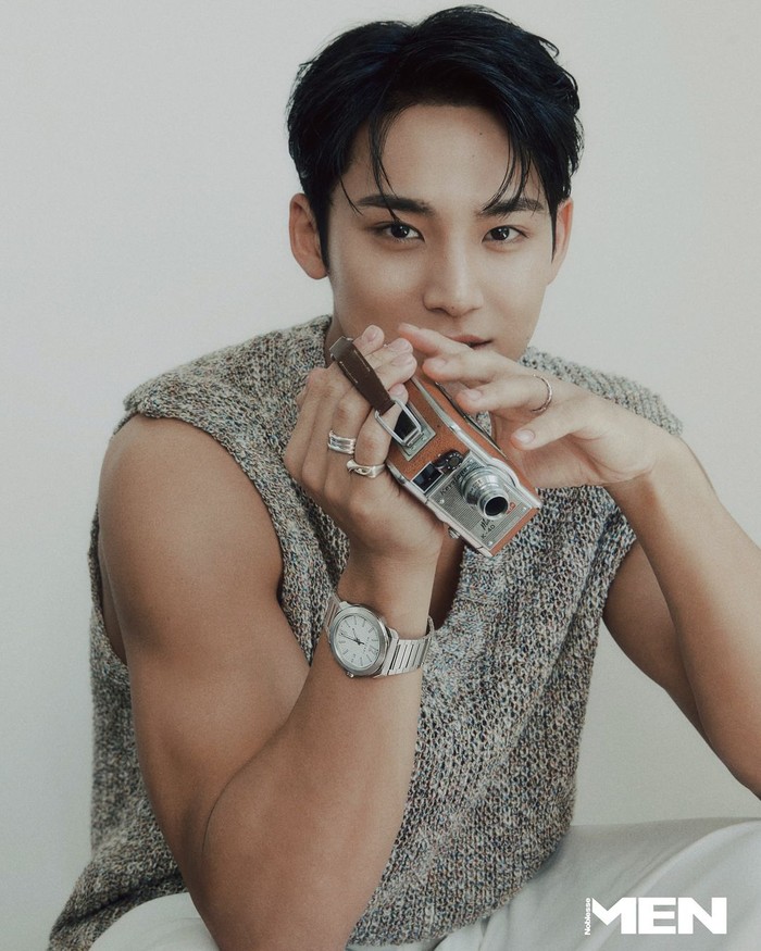 Untuk merayakan anniversary debut ke-10 tahun depan, Mingyu membayangkan perayaan yang sederhana dan berharap semua anggota SEVENTEEN akan berkumpul bersama untuk mengenang masa lalu dan berbagi banyak cerita. / Foto: instagram.com/mennoblesse_official