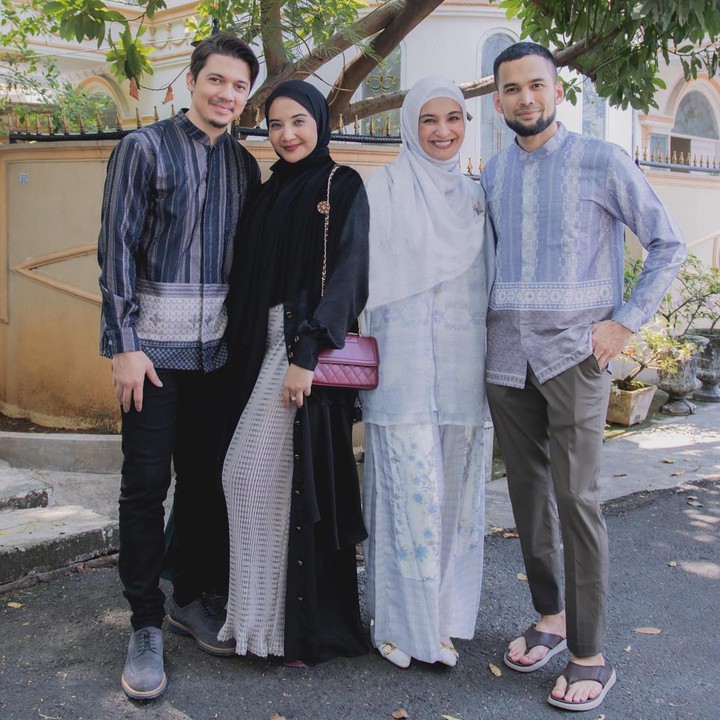 <p>Tak hanya itu, Zaskia dan Irwansyah juga selalu kompak dengan Teuku Wisnu dan Shireen Sungkar. Keluarga mereka sering menghabiskan waktu bersama. (Foto: Instagram @zaskiasungkar15 @irwansyah_15)</p>