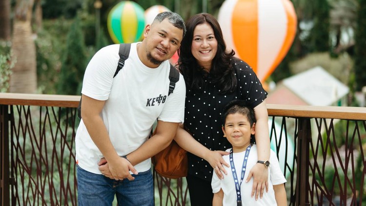 Bunda Sabrina dan Arshad dalam Nutrilon Royal Sains Camp di Singapura Bunda Sabrina dan Arshad dalam Nutrilon Royal Sains Camp di Singapura