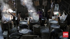 FOTO: Adem Ayem Harga Tahu-Tempe Meski Dolar AS Melambung Tinggi