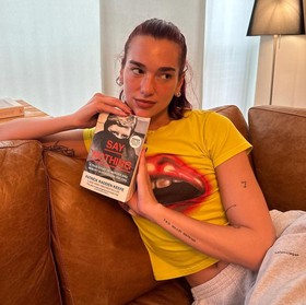 5 Selebriti yang Punya Book Club, Siapa Mau Satu Komunitas sama Dua Lipa?