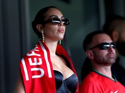 Dukungan Cinta dari Pacar Usai Cristiano Ronaldo Nangis Gagal Penalti
