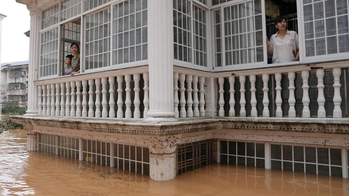 FOTO: China Selatan 'Tenggelam' Diterjang Hujan Badai hingga Banjir