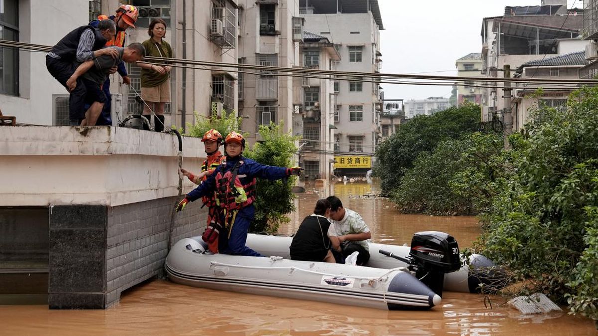 FOTO: China Selatan 'Tenggelam' Diterjang Hujan Badai hingga Banjir