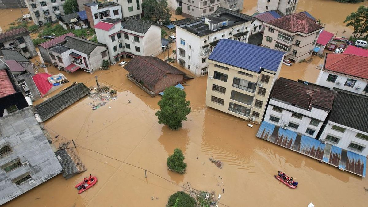 FOTO: China Selatan 'Tenggelam' Diterjang Hujan Badai hingga Banjir