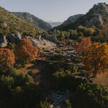 Jelajahi Taman Bunga 'Isparta' Turki pada Musim Panen: Surga Alam dan Sejarah
