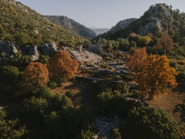 Jelajahi Taman Bunga 'Isparta' Turki pada Musim Panen: Surga Alam dan Sejarah