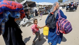 FOTO: Ribuan Warga Palestina Eksodus dari Gaza Selatan