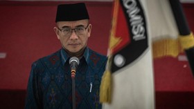 Jokowi Resmi Berhentikan Tidak Hormat Hasyim Asy'ari dari KPU