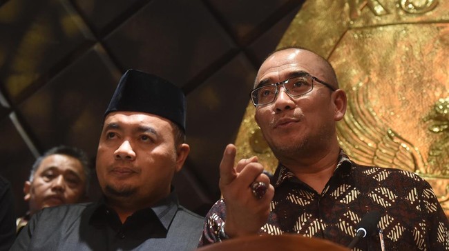 Plt. Ketua KPU RI Mochammad Afiffudin menyampaikan argumen lembaganya tidak mau menyampaikan maaf atas kasus cabul Hasyim Asy'ari.