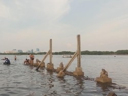 Merawat Romantisme di Pantai Marunda Jakarta Utara