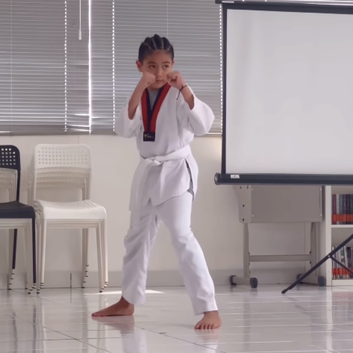 <p>Ryshaka putra Sharena Delon kembali menggeluti hobinya di olahraga taekwondo setelah sempat terhenti beberapa saat, Bunda. Pada laman Instagram-nya, Rhysaka pun mengungkap dirinya mendapatkan skor tertinggi di ujian kenaikan sabuk. "Minggu lalu aku ujian kenaikan sabuk di taekwondo. Aku mendapat skor tertinggi, terima kasih Tuhan," tulisnya. (Foto: Instagram: @ry__shaka)</p>
