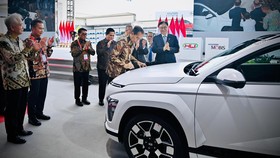 FOTO: Indonesia Resmi Punya Pabrik Baterai Terbesar di Asia Tenggara