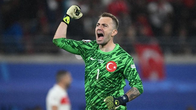 Kiper Mert Gunok layak dinobatkan sebagai bintang kemenangan Turki atas Austria dalam babak 16 besar Euro 2024, Rabu (3/7) dini hari WIB.