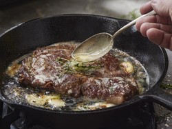 Tips Memasak Beefsteak Agar Juicy dan Gurih, Gampang Ditiru!