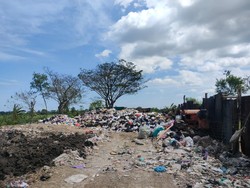 Viral Truk Sampah Buang Muatan di Pundong, Camat: Milik DLH Jogja!