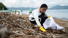 FOTO: Barter Sampah dengan Beras demi Pantai yang Bersih di Filipina