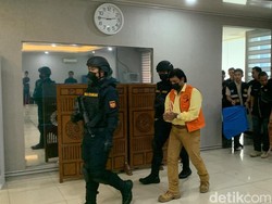 Aktor Bollywood Raama Mehra Jadi Tersangka gegara Cenderawasih di Koper