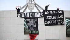 FOTO: Massa Pro-Palestina Duduki Atap Gedung Parlemen di Australia