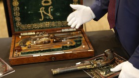 Pistol 'Bunuh Diri' Napoleon Bonaparte Laku Rp29 Miliar di Pelelangan