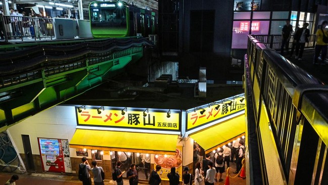 FOTO: Detak Jantung Tokyo di Tengah Padatnya Jalur Yamanote