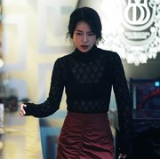 Lim Ji Yeon Tampak 'Garang' di Still Cut Film Korea Baru 'Revolver' yang akan Segera Tayang