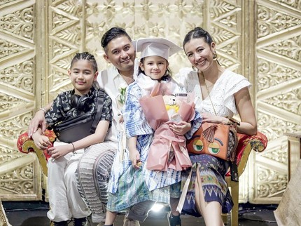 7 Potret Wisuda TK Sea Dedari Putri Sharena Delon, Didoakan Terus Bersinar