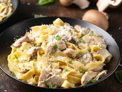 Resep Pasta Saus Ayam Jamur ala Restoran yang Mulur Gurihnya Mantap