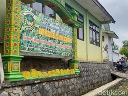 Cerita Guru SMPN Satu Atap Madiun Setiap Hari Tempuh 70 Km untuk Mengajar