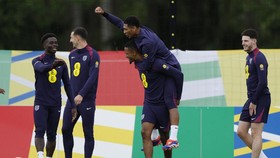 FOTO: Latihan Inggris Full Senyum Jelang Lawan Swiss