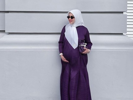 5 Potret Baju Hamil Syahrini, Anggun Berbalut Dress