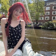 Tampil Segar di Musim Panas: Simak Inspirasi 5 Outfit Floral Dress ala Idol K-Pop