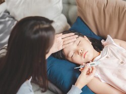 Radang Tenggorokan Bisa Sebabkan Demam pada Anak, Kenali Penyebabnya