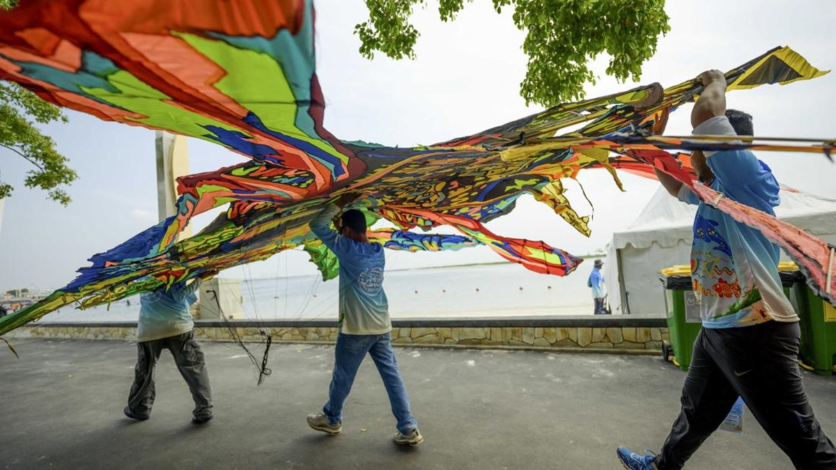 FOTO: Warna-warni Layang-layang Hiasi Langit Ancol