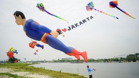 FOTO: Warna-warni Layang-layang Hiasi Langit Ancol